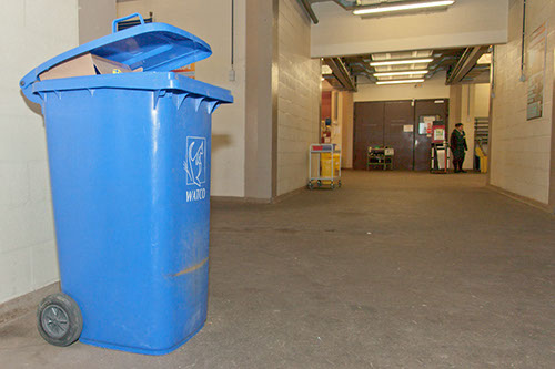 Non-contaminated waste dustbins in the consultation room