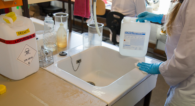 Disinfect the work surfaces with Actril after cleansing