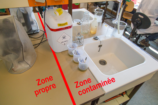 Clean areas and contaminated areas on the bench