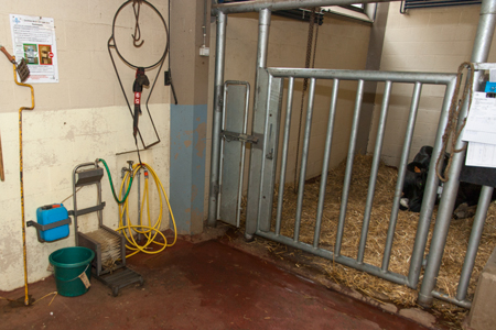 boot wash in a unit of the classes 1 and 2 hospitalisation building