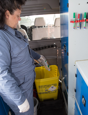 Grande poubelle jaune pour tout matriel  usage unique contamin par une source biologique.