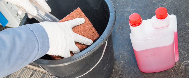 Nettoyer et désinfecter le matériel réutilisable